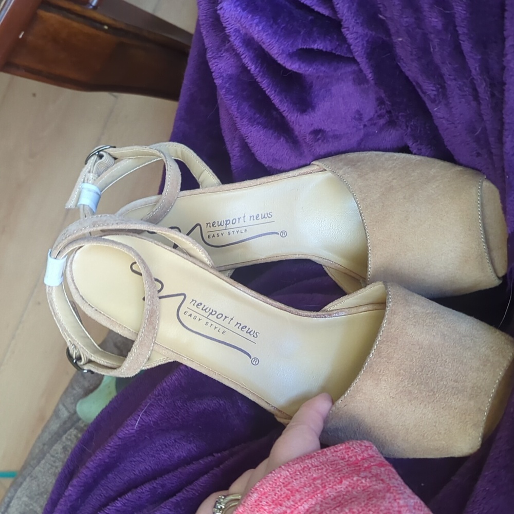 NWOT Vintage style heels